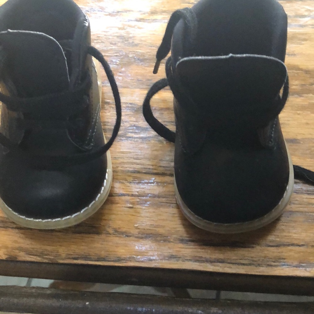Baby shoes black